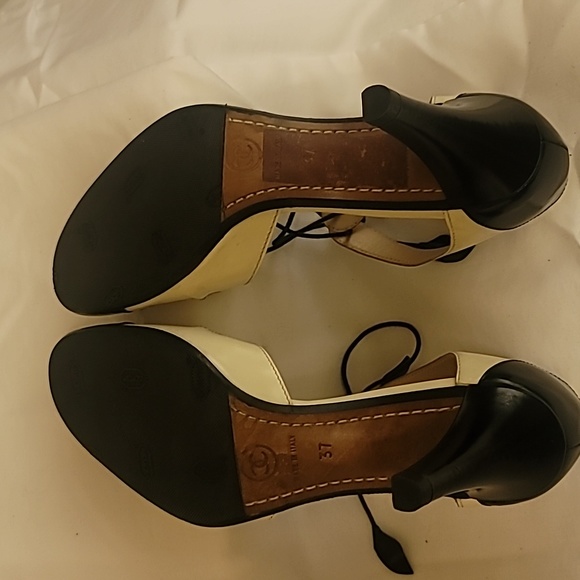 CHANEL AUTHENTHIC LACE UP PUMP ROUND OPEN TOE BLACK/IVORY PRE-OWNED NO BOX - Picture 3 of 8